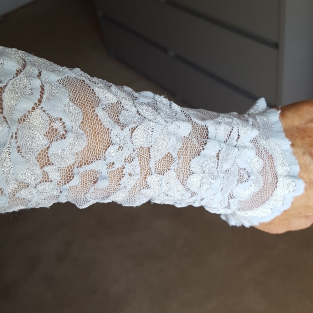 EAG Collection Lace Top - Picture 4 of 4